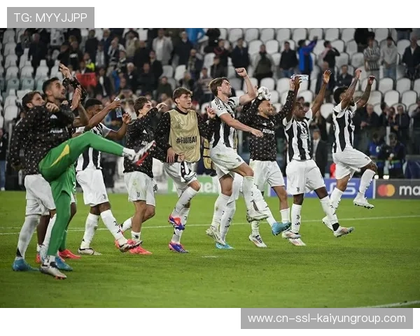 尤文锋线高压：球队在训练中收紧对方出球点的演练